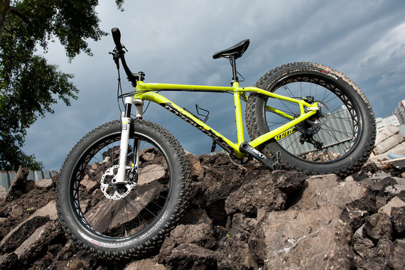 Поведение Specialized Fatboy сильно зависит от давления в чудовищных — шириной 4,6 дюйма — шинах