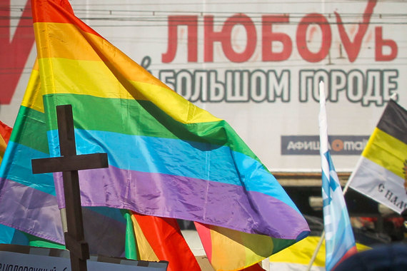 Ухудшение отношения к гомосексуалам связано не только с законом о гей-пропаганде, но и с пропагандой гомофобии и агрессии, считает член Совета по правам человека Николай Сванидзе