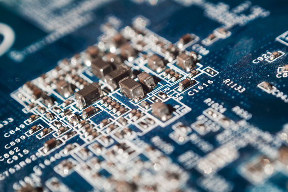 IBM поясняет, что для дальнейшего улучшения характеристик ее мейнфреймов и других серверных систем ей нужны более совершенные микросхемы