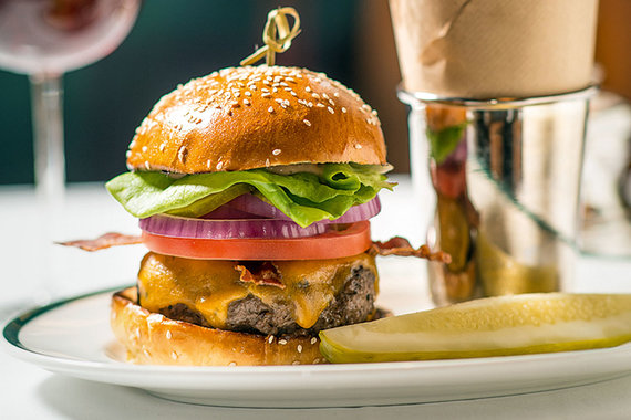 «Я не хочу быть супермодным рестораном, – заявил Ральф Лорен о The Polo Bar. – Я хочу быть рестораном, куда вы приходите два раза в неделю»