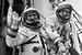 Командир «Союза-19» Алексей Леонов и бортинженер Валерий Кубасов готовятся к посадке в космический корабль
