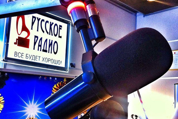 В РМГ входят несколько радиостанций: «Русское радио» (на фото), «Хит FM», радио Maximum, DFM, Monte Carlo, а также музыкальный телеканал Ru.TV