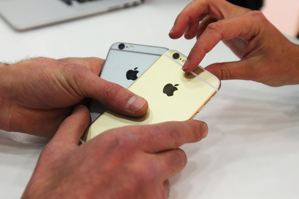 Рекордные прибыли Apple обусловлены огромной популярностью моделей iPhone 6 и iPhone 6 Plus, оснащенных увеличенным дисплеем