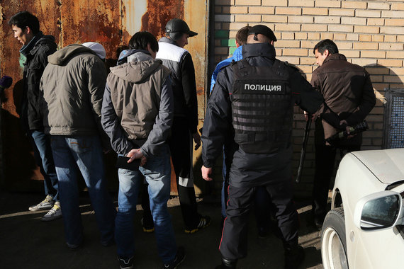 Полицейские хотят сами штрафовать мигрантов за незаконную трудовую деятельность