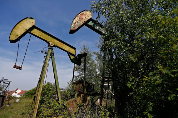 Занимающиеся нефтедобычей компании стараются сворачивать инвестиции в крупные проекты как можно быстрее