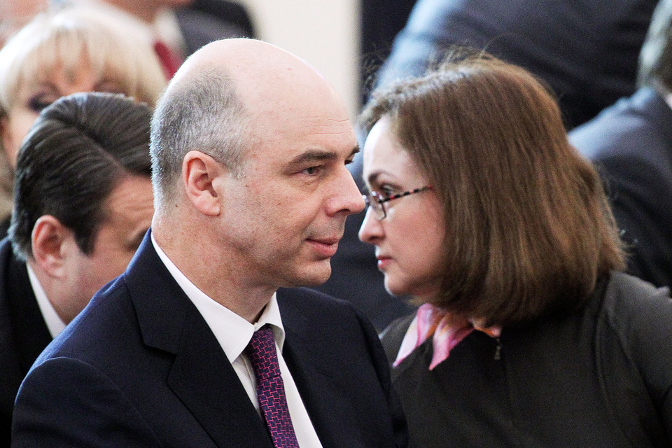 Председатель ЦБ Эльвира Набиуллина (справа) и министр финансов Антон Силуанов наскребли денег для провинциалов