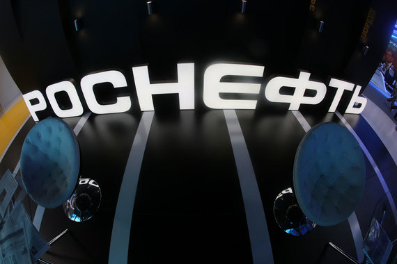 Партнерство с мировыми лидерами отрасли, такими как ExxonMobil, «позволяет «Роснефти» минимизировать риски реализации передовых проектов по разведке углеводородов», говорится в сообщении «Роснефти»