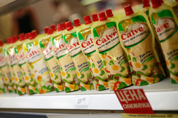 Один из крупных производителей – Unilever (Timotei, Knorr, Calve) – в январе – июне 2015 г. также сократил продажи в России, следует из отчета компании