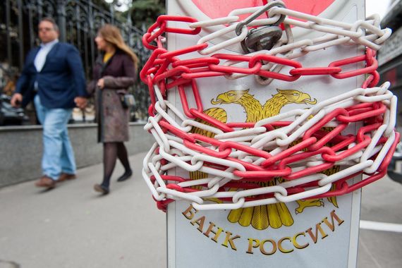 В пресс-релизах ЦБ объясняется, что эти два фонда нарушали требования в части распоряжения средствами пенсионных накоплений, а также не исполняли предписания Банка России