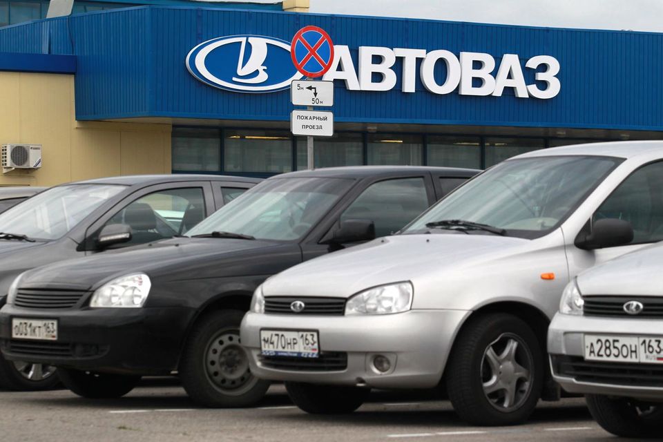 По мнению дилера «АвтоВАЗа», помимо общего падения спроса продажам помешала временная приостановка компанией в начале июля программы обновления парка (утилизация/trade-in)