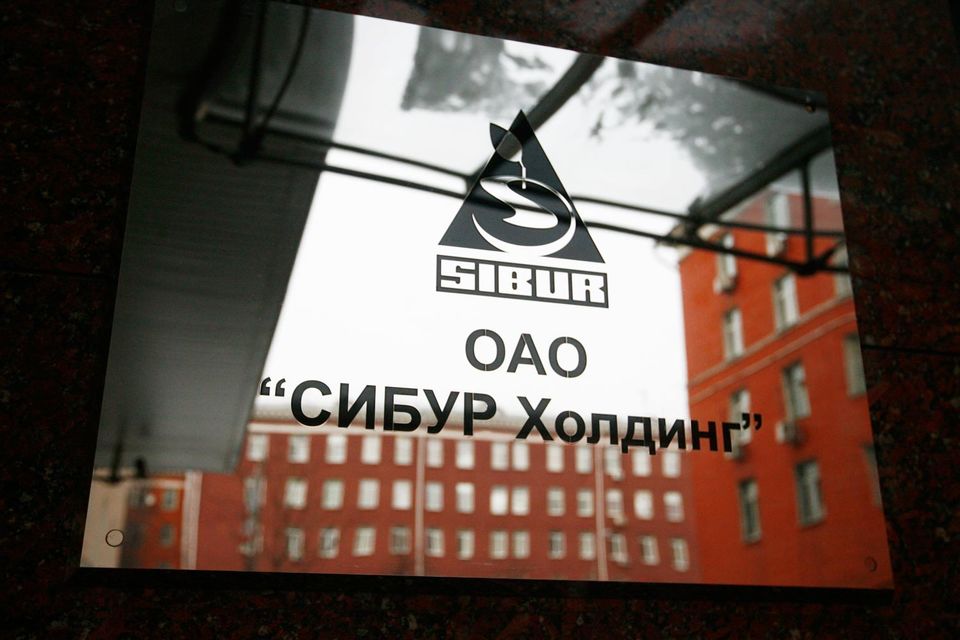 Ранее представитель "Сибура" говорил, что стратегия компании нацелена на продажу непрофильного бизнеса