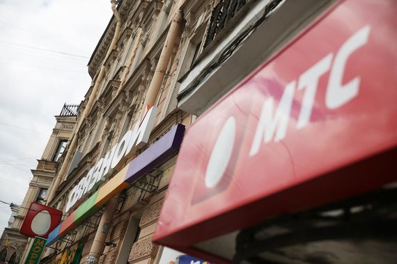 Будет ли «Связной» переводить уже подключенных MVNO-абонентов на сети конкурентов МТС, представитель «Связного» Мария Заикина не говорит