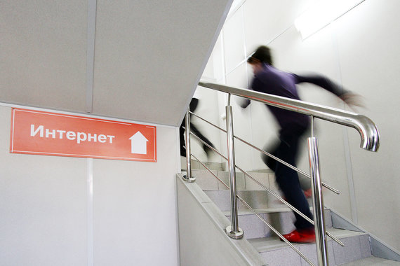 Порой банк обманутой компании может вернуть всю сумму или часть, если вовремя оповестит банк-получатель платежа о том, что проводка была совершена в результате мошеннических действий