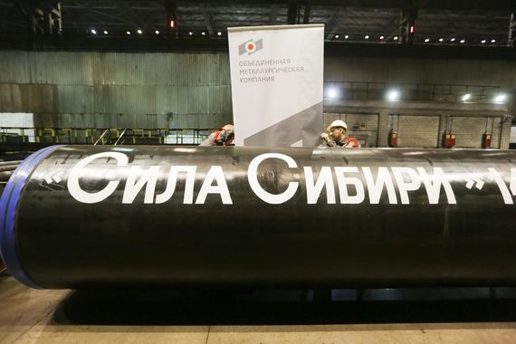 Строительство «Силы Сибири» началось 1 сентября 2014 г. Тогда нефть, к цене которой привязана и стоимость газа в китайском контракте, стоила $103 за баррель