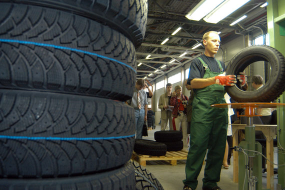 Продажи в штуках Nokian Tyres не раскрывает, но указывает, что они тоже сократились в России – из-за «слабой экономической ситуации и переключения потребителей на более дешевые сегменты и бренды»