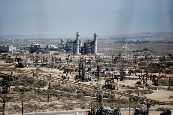 Стремительный рост нефтедобычи в США заставляет страну рассмотреть вопрос об отмене более чем 40-летнего запрета на экспорт нефти