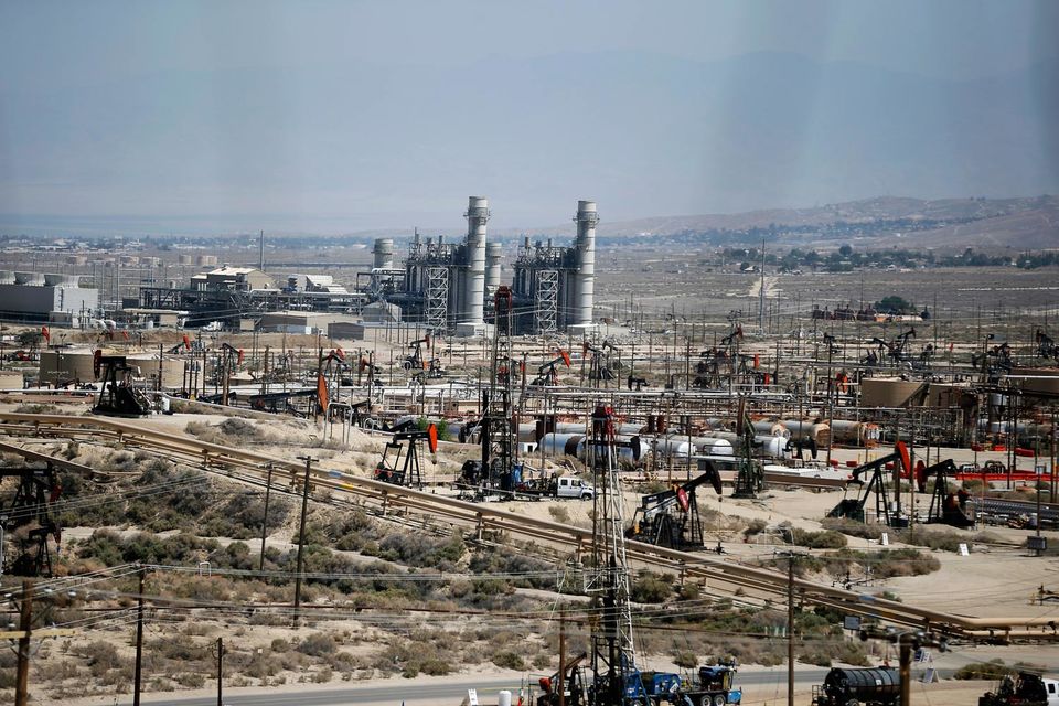 Стремительный рост нефтедобычи в США заставляет страну рассмотреть вопрос об отмене более чем 40-летнего запрета на экспорт нефти