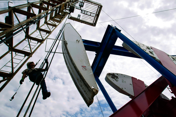 Цены на нефть упали более чем на 25% с пикового уровня 2015 г., отмеченного в июне, обозначив «медвежий» тренд на нефтяном рынке