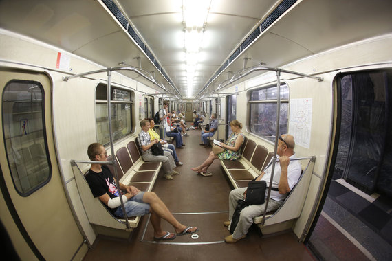Московский метрополитен демонтировал рекламу в подвижных составах, когда метрополитен приступит к демонтажу рекламы на станциях, пока неизвестно