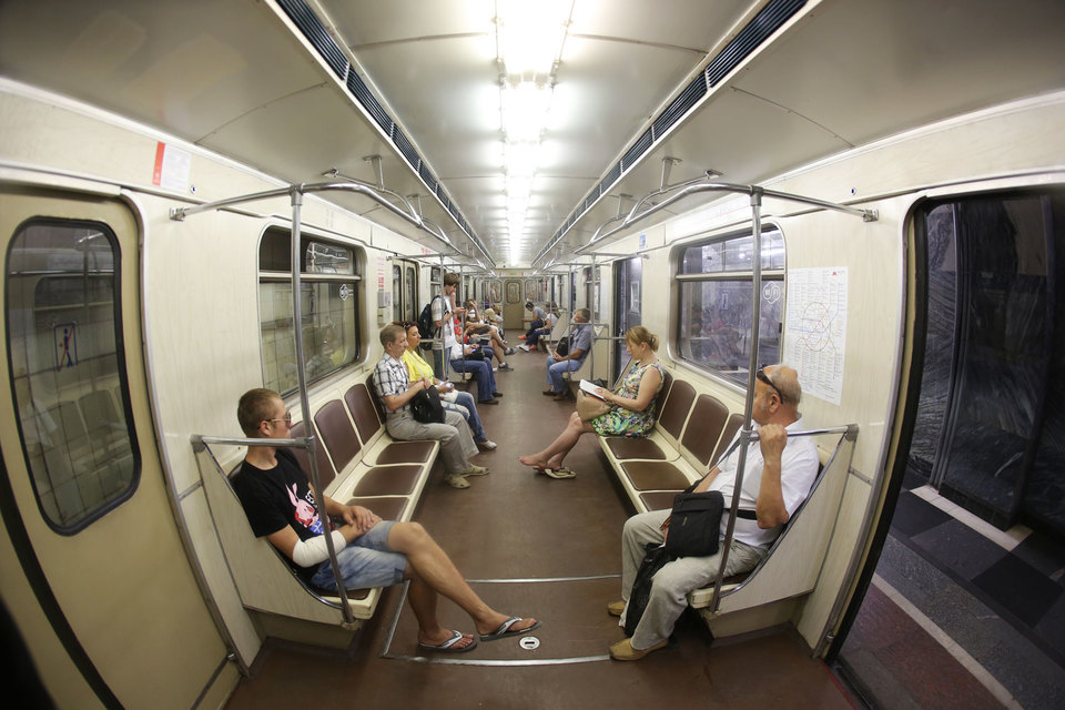 Московский метрополитен демонтировал рекламу в подвижных составах, когда метрополитен приступит к демонтажу рекламы на станциях, пока неизвестно