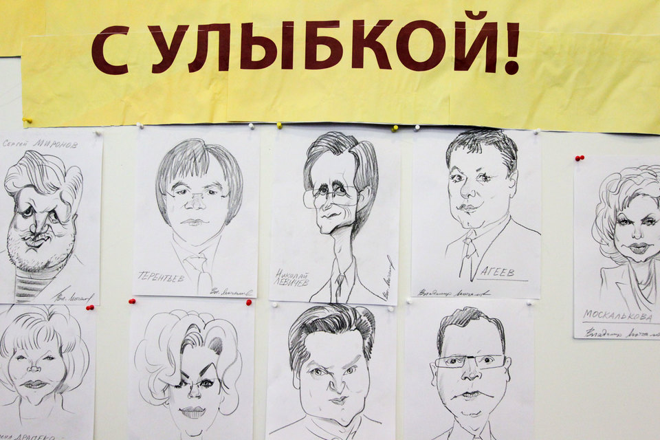 Карикатуры используются давно и много, подтверждает эксперт по избирательному праву Андрей Бузин. В «Справедливой России» рисуют карикатуры даже на самих себя