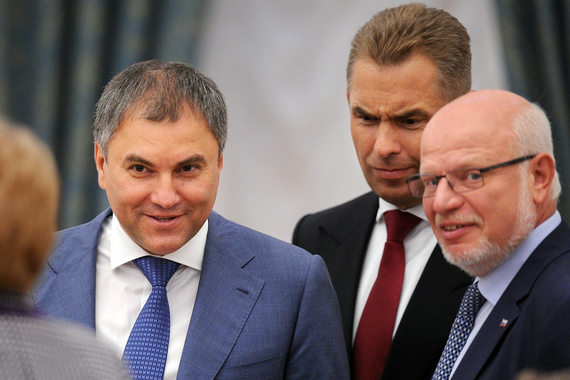 Вячеслав Володин (слева) пообещал Михаилу Федотову (справа) подумать о пользе НКО