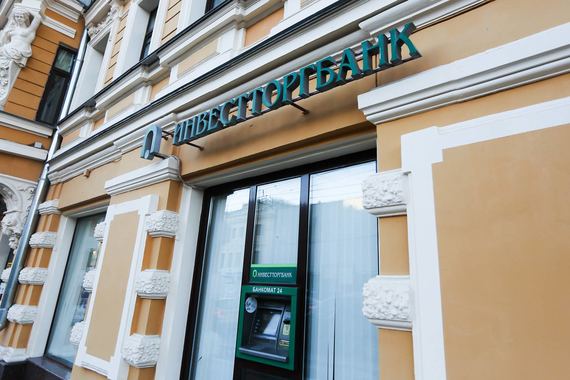 Банк спешно пытается решить накопившиеся проблемы и ждет нового инвестора