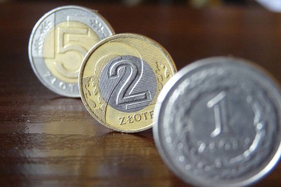 Польский злотый и венгерский форинт вчера подешевели к евро на 0,22 и 0,43%