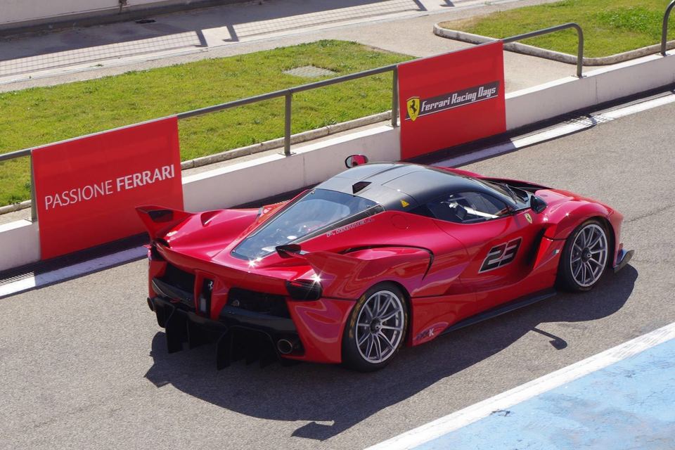 Мировая премьера FXX K состоялась в ноябре 2014 г., все 40 экземпляров уже распроданы, несмотря на цену в 2,5 млн евро