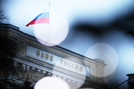 Расходы ЦБ на санацию банков могут достигнуть 1 трлн до конца 2015 г., считают аналитики S&P