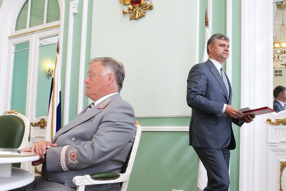 Бывший президент РЖД Владимир Якунин и новый президент РЖД Олег Белозеров
