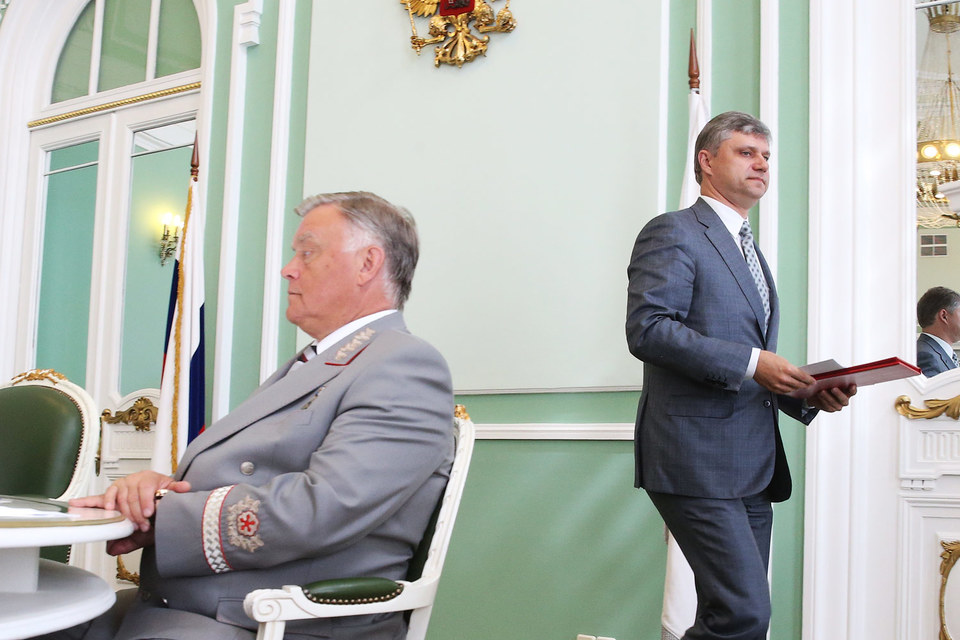 Бывший президент РЖД Владимир Якунин и новый президент РЖД Олег Белозеров