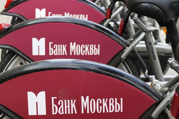 Таким образом, Банк Москвы выкупил основную часть выпуска, кто выкупил оставшиеся бумаги на 16 млрд руб. – неизвестно