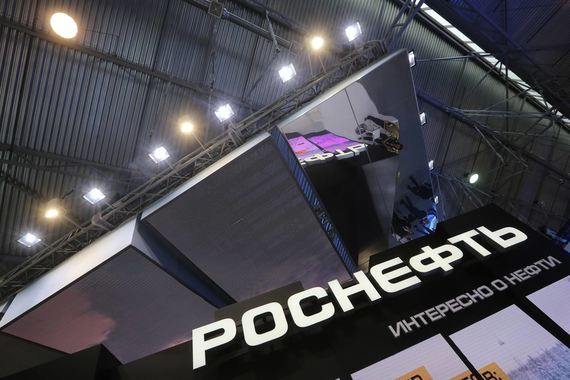 У компании остается высокая долговая нагрузка – 2,8 EBITDA с учетом китайских предоплат, говорит эксперт