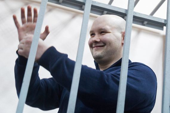 В жалобе утверждается, что обвинение в убийстве стало местью сотрудников Главного управления по противодействию экстремизму МВД (центра «Э») за отказ сотрудничать