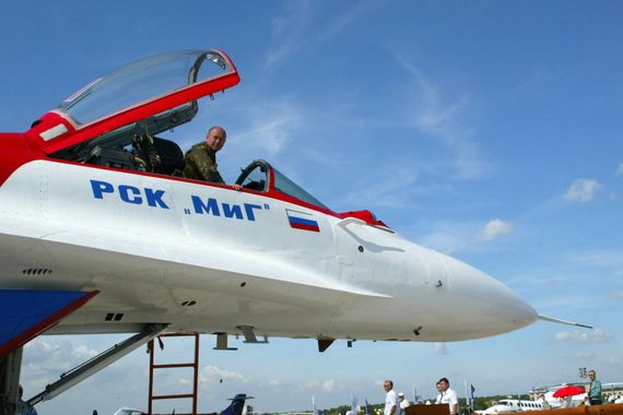 Среди наиболее крупных по объемам продаж – КБП, КБМ (входят в холдинг «Ростеха» «Высокоточные комплексы»), «Сухой», РСК «МиГ» (входят в ОАК), верфь «Звездочка» и «Адмиралтейские верфи» (входят в ОСК)