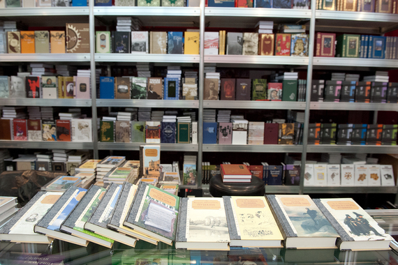 На книжной ярмарке на ВДНХ всего навалом