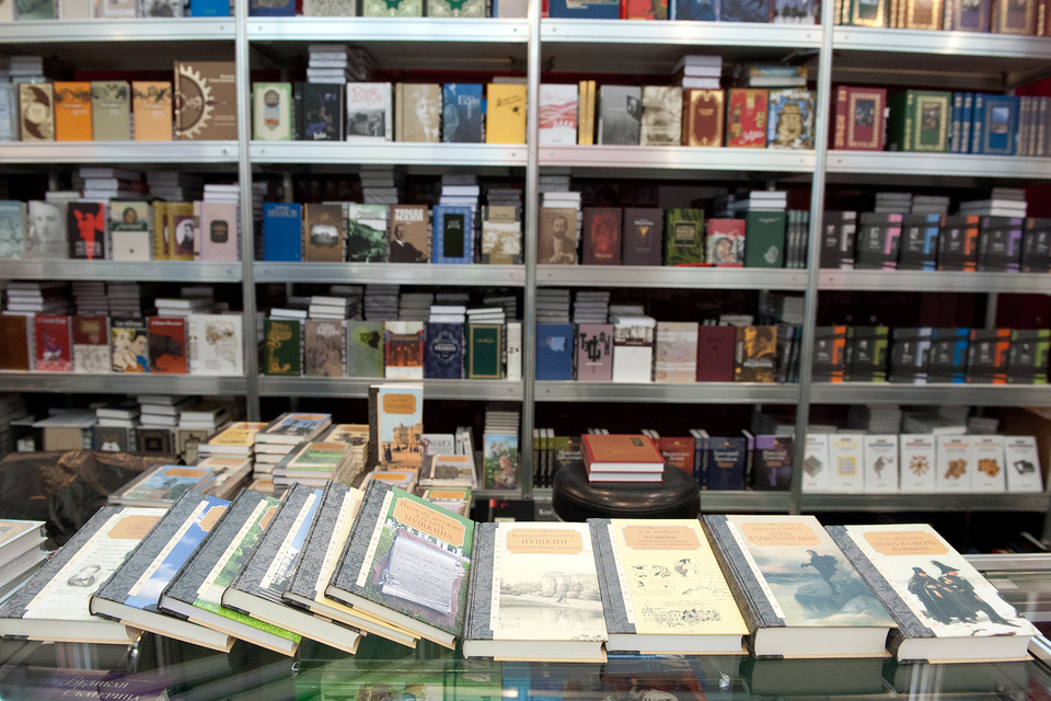 На книжной ярмарке на ВДНХ всего навалом