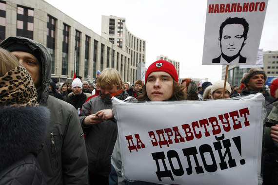 Среди требований митинга — сменяемость власти, доступ оппозиции на выборы, прекращение войны, отмена цензуры, освобождение политзаключенных и борьба с коррупцией