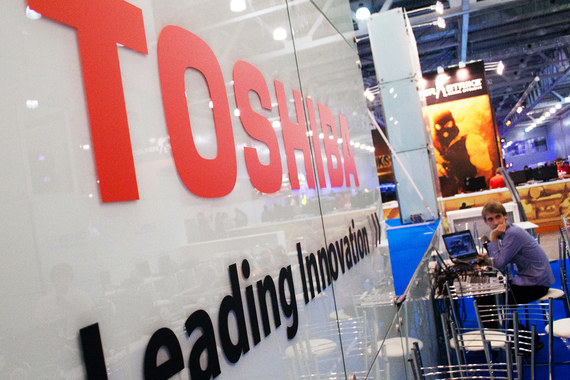 Toshiba приписала себе $2 млрд лишней прибыли