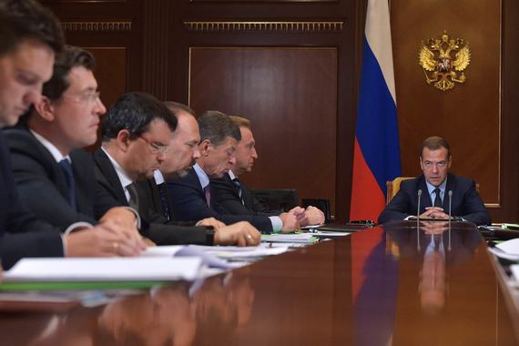 «Сверстать необходимо реалистичный бюджет на следующий год, как мы и договаривались, повысить максимально эффективность бюджетных расходов», – сказал Медведев
