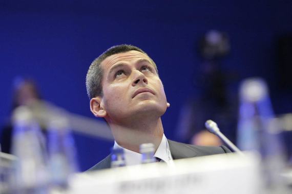 Согласно официальному сайту холдинга, «Сумма» владеет активами в портовой логистике, инжиниринге, строительстве, телекоммуникационном и нефтегазовом секторах