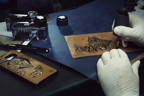 Чехлы Tattoo Cover украшены татуировками с изображением воздушного шара, символизирующего новаторский дух Montblanc