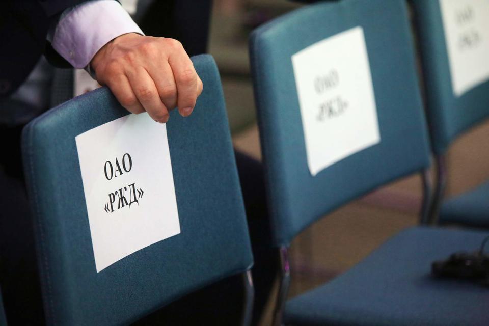 Ранее источники «Ведомостей», близкие к монополии, рассказывали, что могут смениться три вице-президента монополии