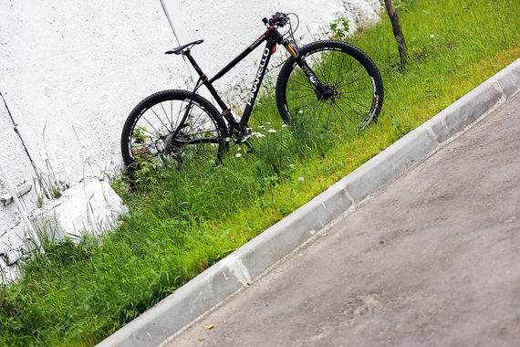Как всякая настоящая кутюрная вещь, Pinarello Dogma XC не просто красив – он еще и прекрасно сконструирован и собран