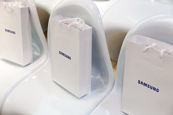 По данным собеседников «Ведомостей», Samsung остается безусловным лидером в России по количеству проданных аппаратов
