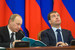 23 марта 2009 г. Президент России Дмитрий Медведев и председатель правительства РФ Владимир Путин (справа налево) во время выездного заседания Совета по развитию физкультуры и спорта в Сочи
