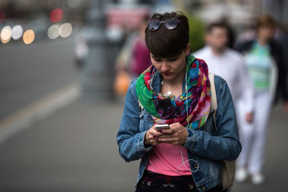 Все больше россиян заходят в интернет со смартфонов