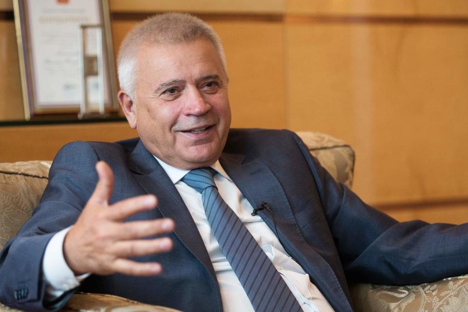 Президент «Лукойла» Вагит Алекперов не стремится превратить компанию в частную, напротив, готов продать на рынке еще акции
