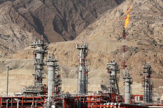 В августе Иран добывал 2,857 млн баррелей нефти в день, по данным ОПЕК, и большая ее часть идет на внутреннее потребление